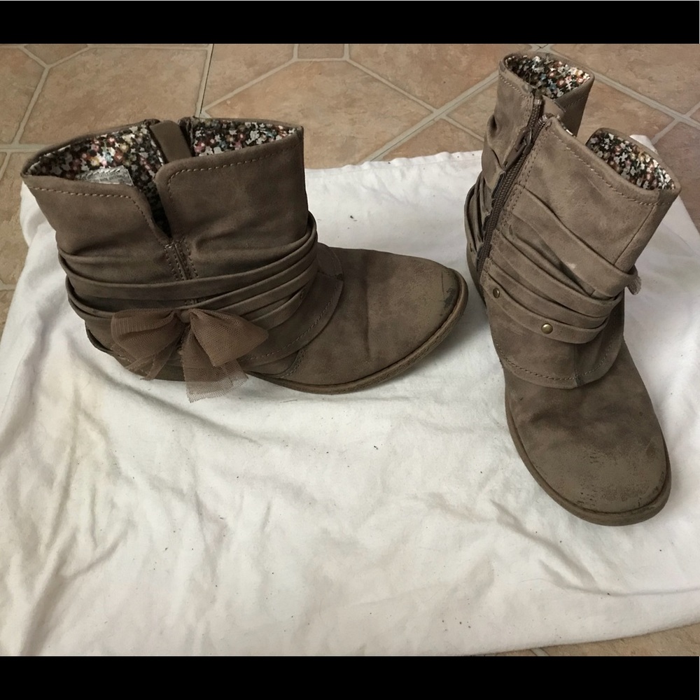 Girls boots